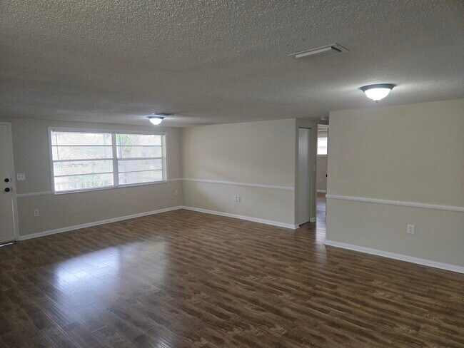 Foto del edificio - 8846 Goshen Ln