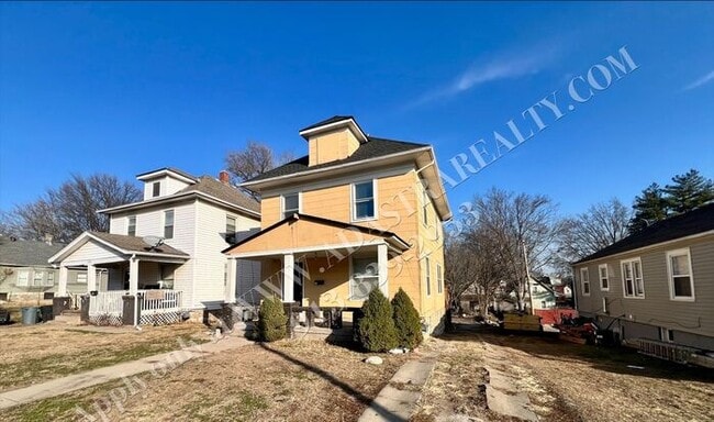 Building Photo - Cozy 4 Bed 2 Bath Home in KCK-Available NOW!!