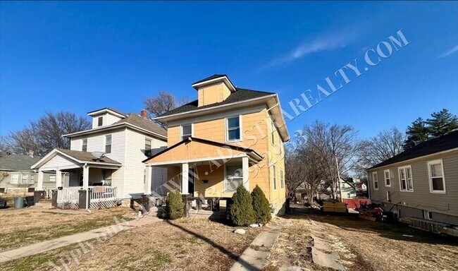 Foto del edificio - Cozy 4 Bed 2 Bath Home in KCK-Available NOW!!