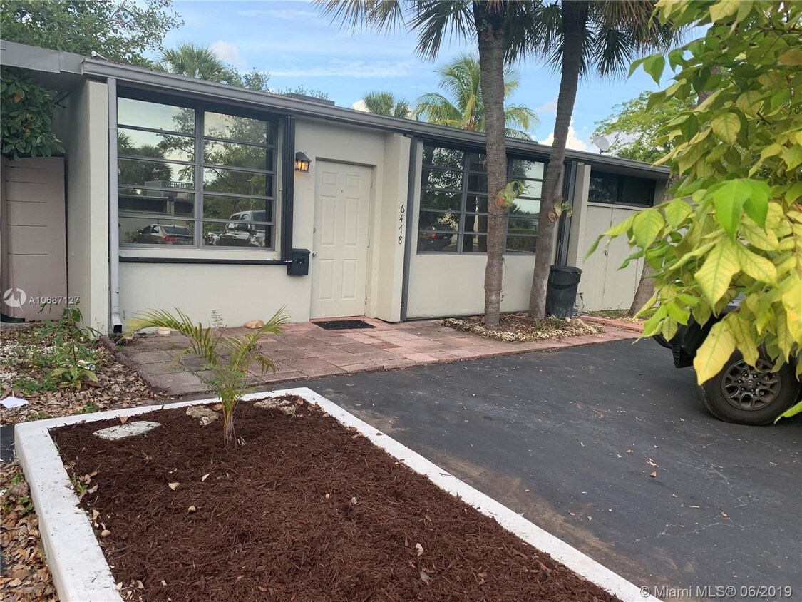 Primary Photo - 6478 Miami Lakes Dr