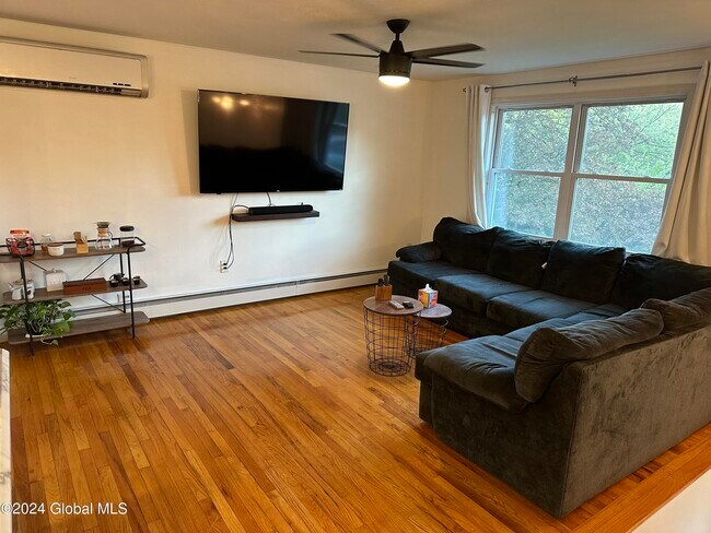 Building Photo - 326 Louden Rd