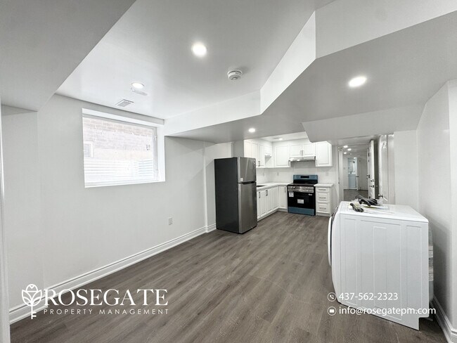 Photo du bâtiment - Spacious 3-Bedroom Basement Apartment with Parking – Brampton