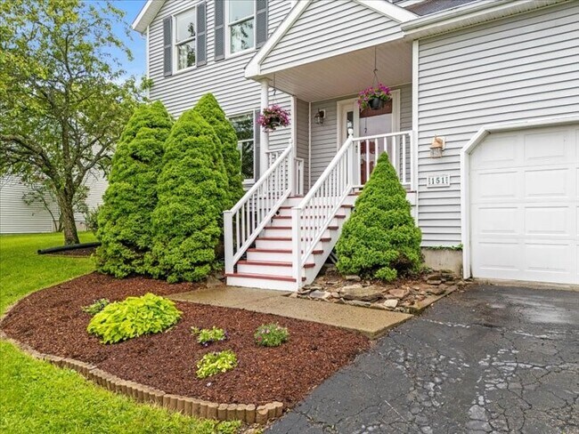 Building Photo - 151 Whitetail Dr