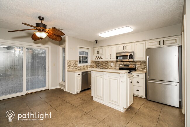 Building Photo - 302 Scotts Mill Ct