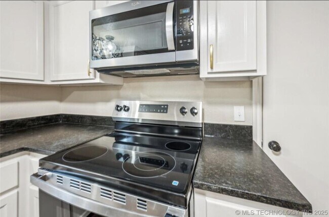 Building Photo - 306 Short St