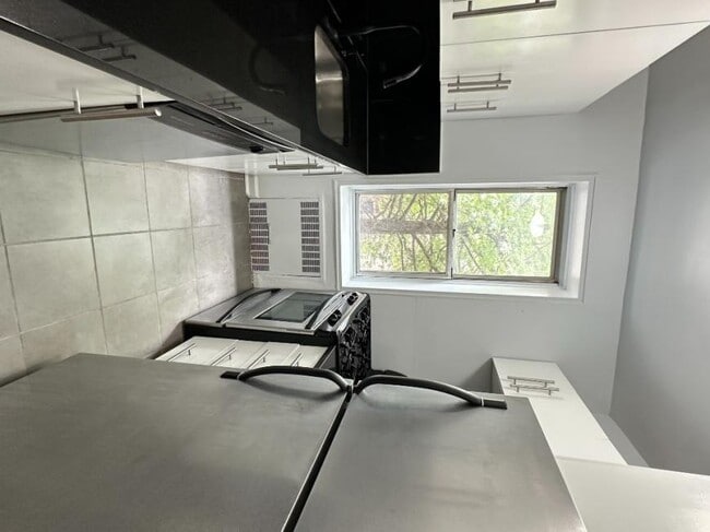 Building Photo - 1 bedroom in BROOKLYN NY 11230