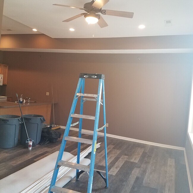 Foto del edificio - 1BR/1BA, Upscale Loft with accessible Rooftop Deck & Community Pool!