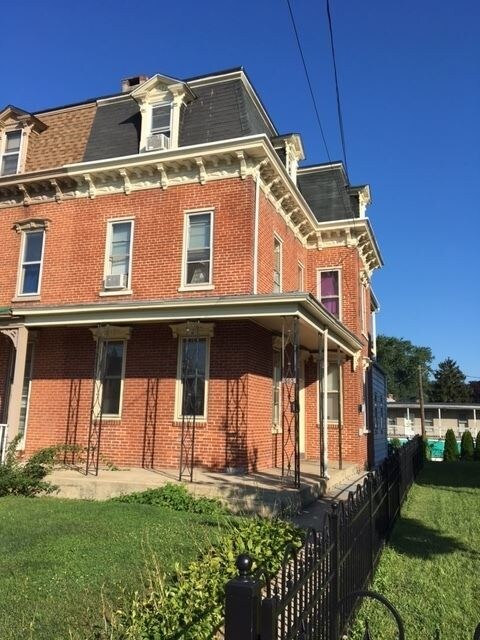 Primary Photo - 303 Chestnut St