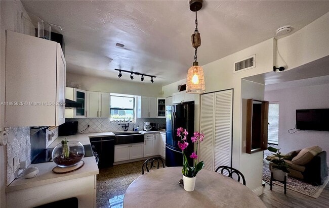 Foto del edificio - 742 NW 50th St