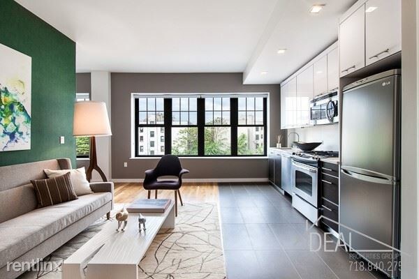 Building Photo - 131 Parkside Ave