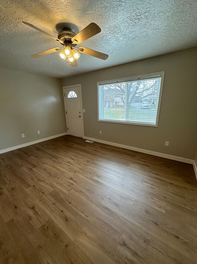 Foto del edificio - Cute 2 bed 1.5 bath townhome in the Meadows - Month-to-Month Lease!