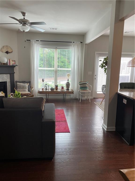Foto del edificio - 7105 Elmwood Ridge Ct