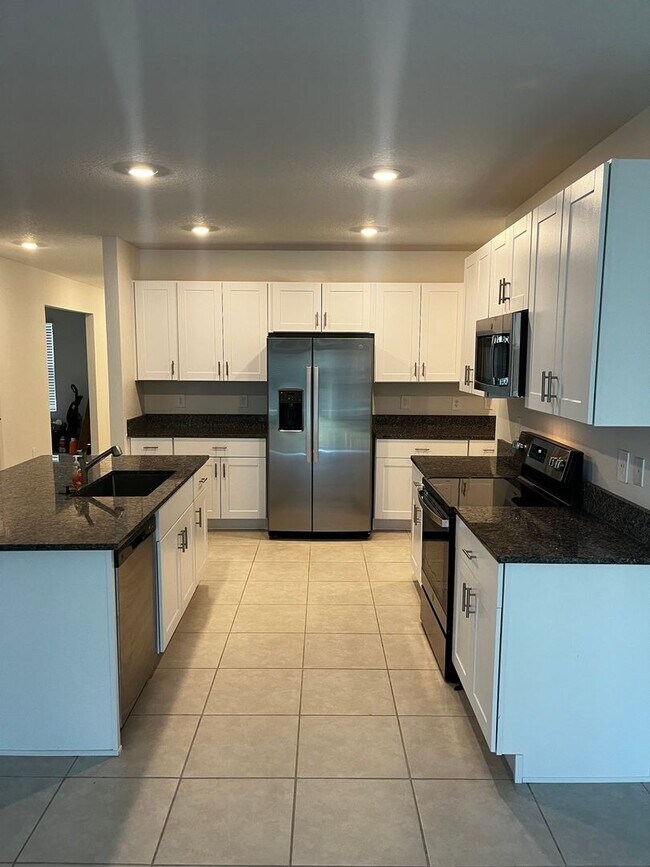 Building Photo - 6 Bedroom Single Family Home in Wimauma