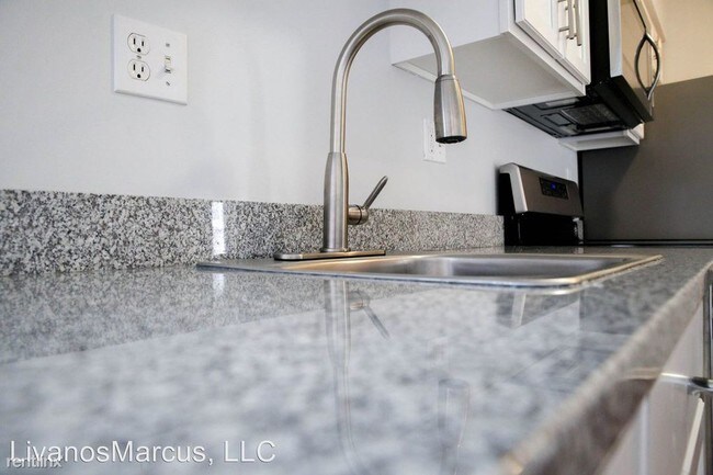 Foto del edificio - 1 br, 1 bath  - 204 Cherry St 6