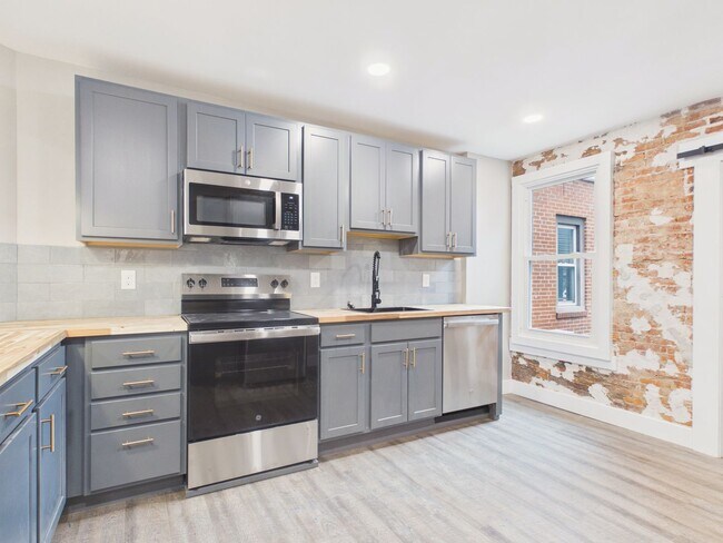Building Photo - 253 Briggs St