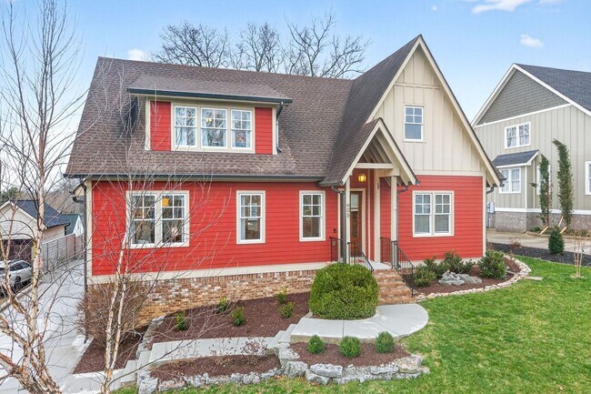 Foto del edificio - Great location, less than one mile from Historic Downtown Franklin.