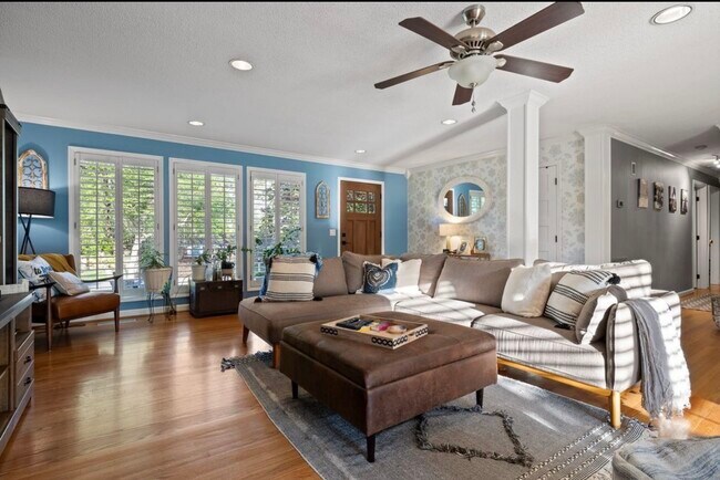 Foto del edificio - 1627 Fernwood Cir
