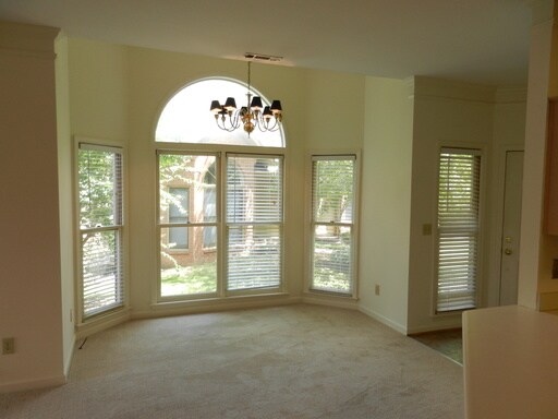 Building Photo - 4652 Lake Valley Dr