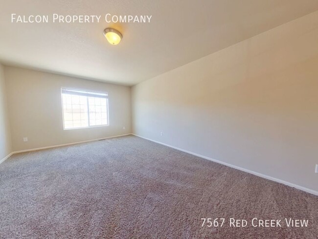 Building Photo - Charming Townhome - Half Off First Month's...