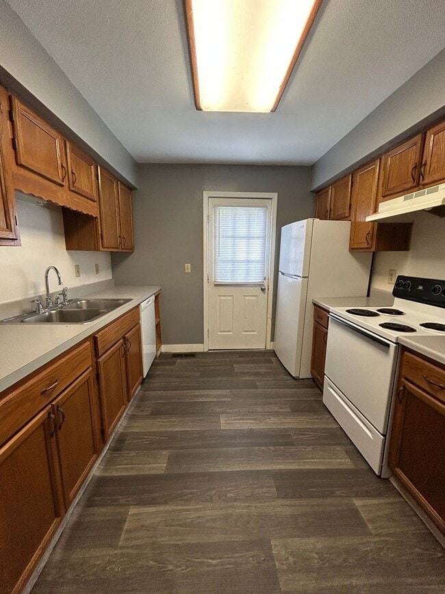 Building Photo - Nice 1 bed/1 bath house with fenced in bac...