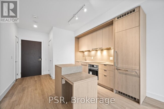 Building Photo - 6 Greenbriar Rd