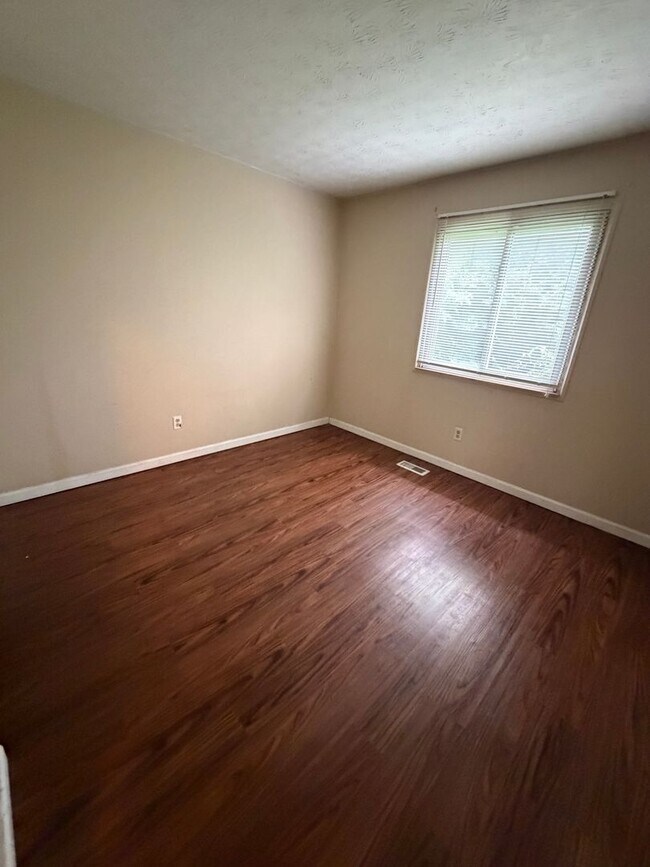 Foto del edificio - Large 3 bedroom 1 bath