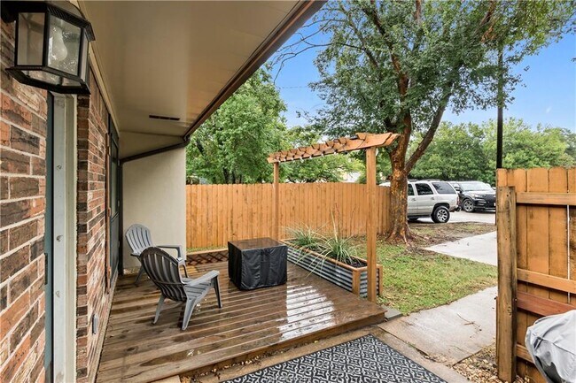 Foto del edificio - 2810 Forest Bend Dr