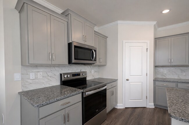 Building Photo - **6 Month Lease** New Construction Home-Hendersonville