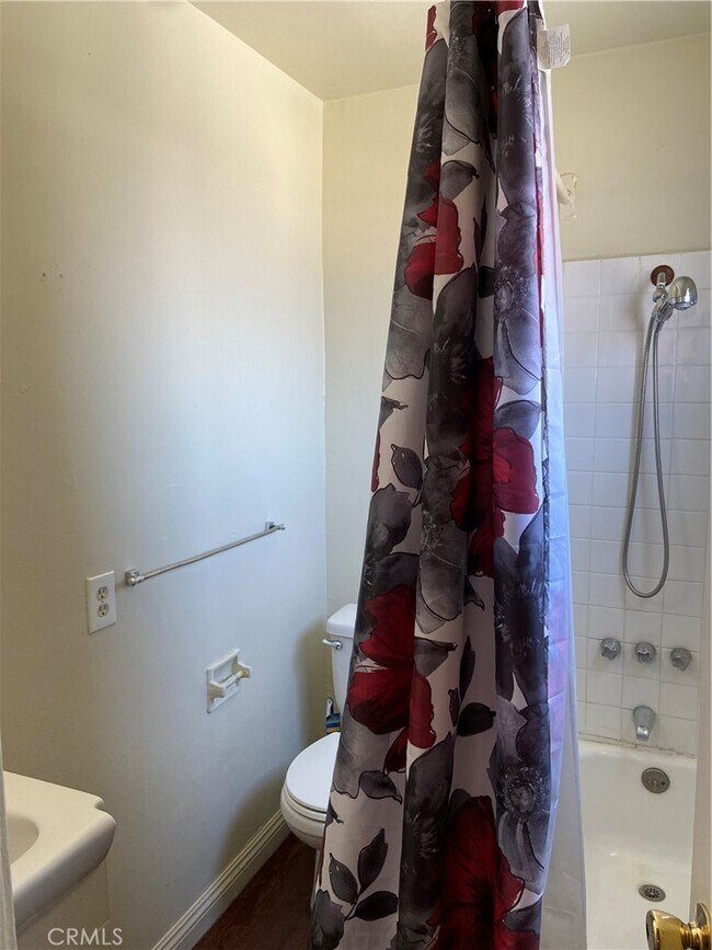 Foto del edificio - 11140 1/2 South Mariposa Ave-