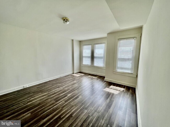Building Photo - 114 W 25th St