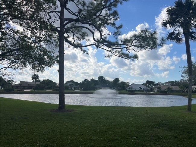 Foto del edificio - 6198 Brandon St