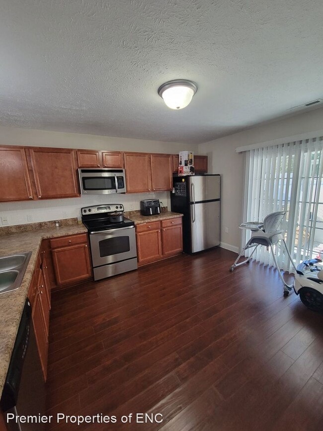 Building Photo - 2 br, 2.5 bath House - 218 Glen Cannon Dr