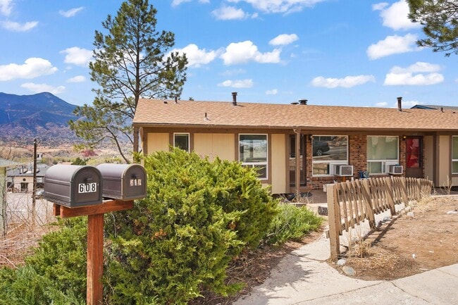 Building Photo - 608 Crown Ridge Dr