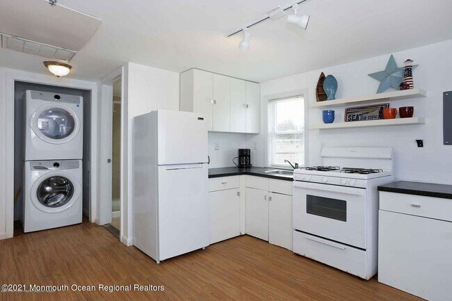 Foto del edificio - 535 1/2 Brielle Rd