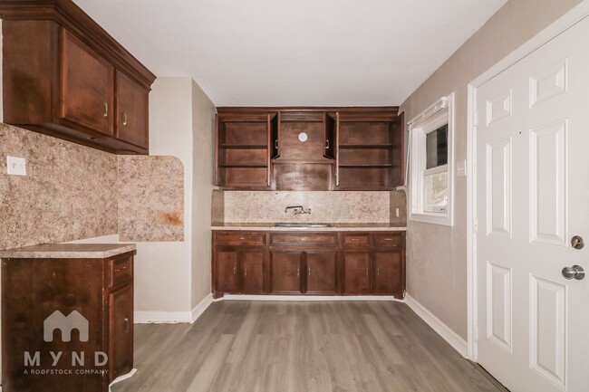 Foto del edificio - 4925 Merrimac St