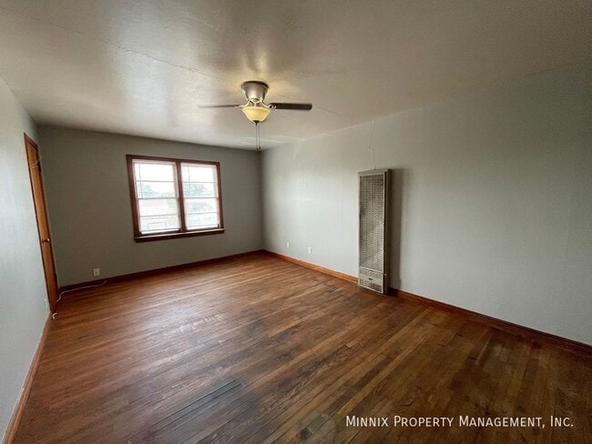 Building Photo - 310 SW 42nd Ave