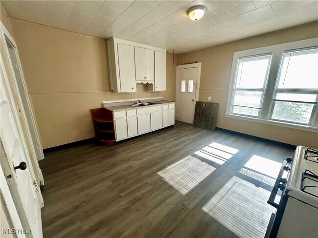 Foto del edificio - 6714 Worley Ave