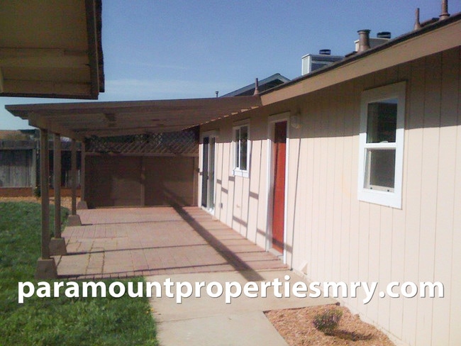Building Photo - 235 Burgundy Dr