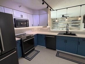 Building Photo - 117 Yacht Club Way