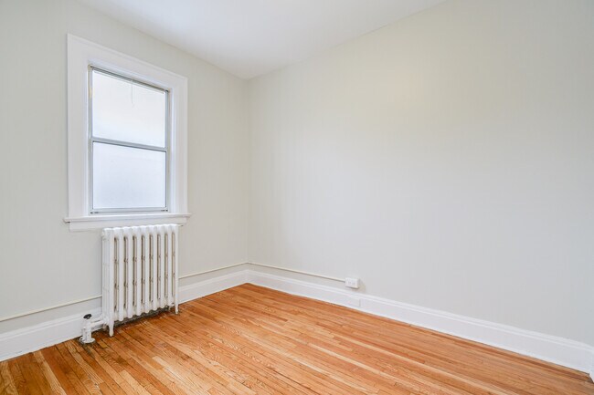 Building Photo - 1 Bedroom at Yonge / Eglinton
