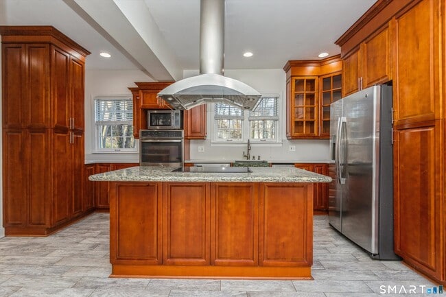 Building Photo - 181 E Putnam Ave