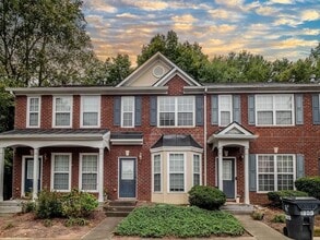 Building Photo - 1607 Cove Creek Cir