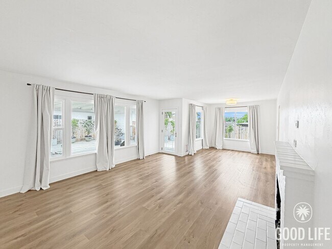 Foto del edificio - Bright 3BD/2BA Single-Family Home in La Mesa with Large Yard, In-Unit Laundry & Spacious Garage