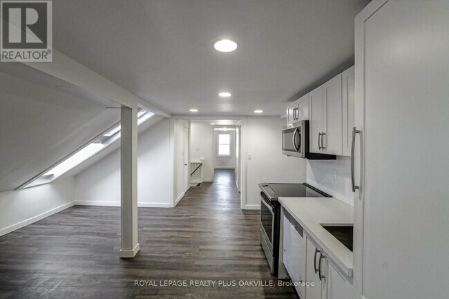 Photo du bâtiment - 564 Lyons Ln