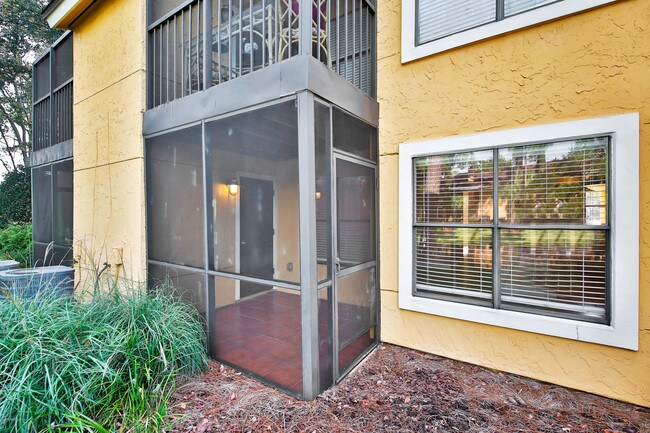 Building Photo - 828 Shoreline Cir
