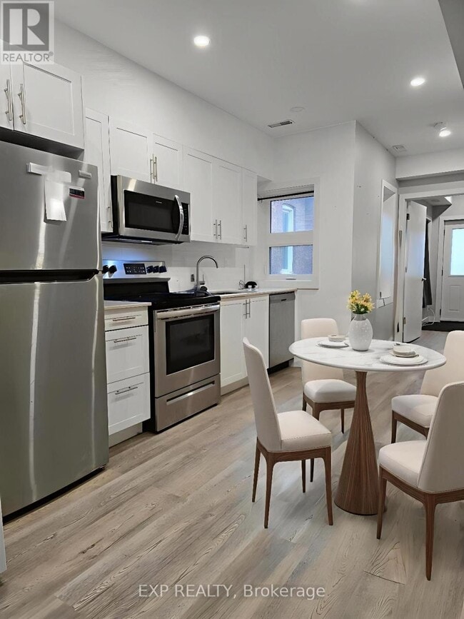 Photo du bâtiment - 104 Wellington St N