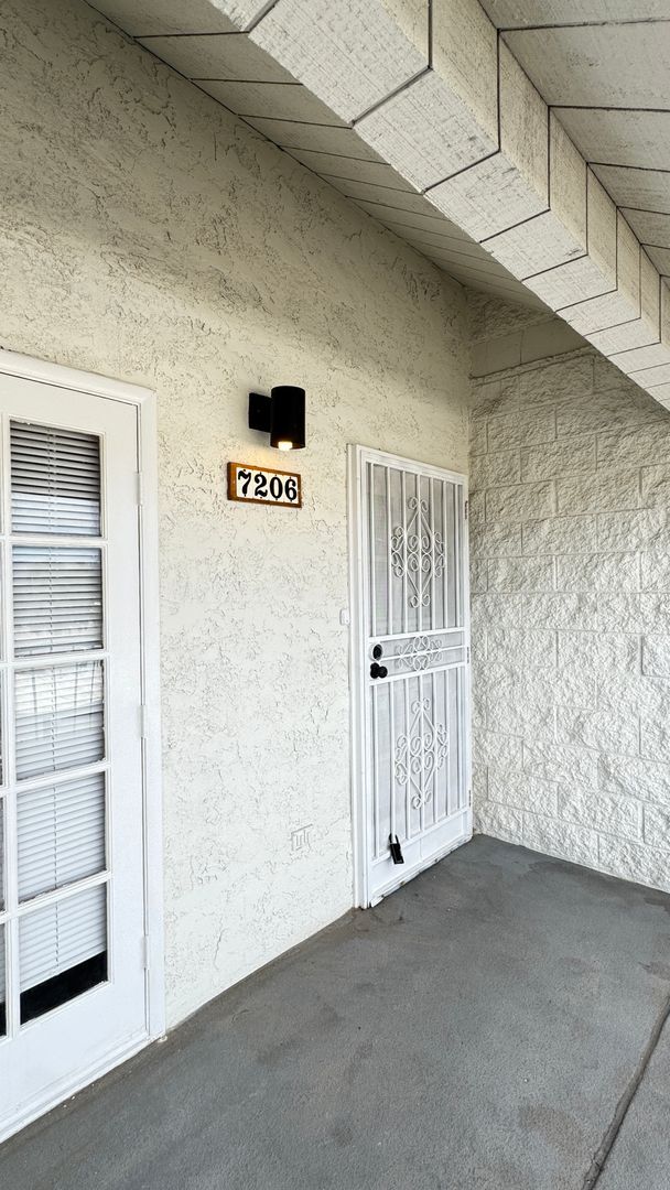 Foto del edificio - Eastside (Golf Links and Pantano) spacious 2nd floor 2 bed, 2 bath condo!