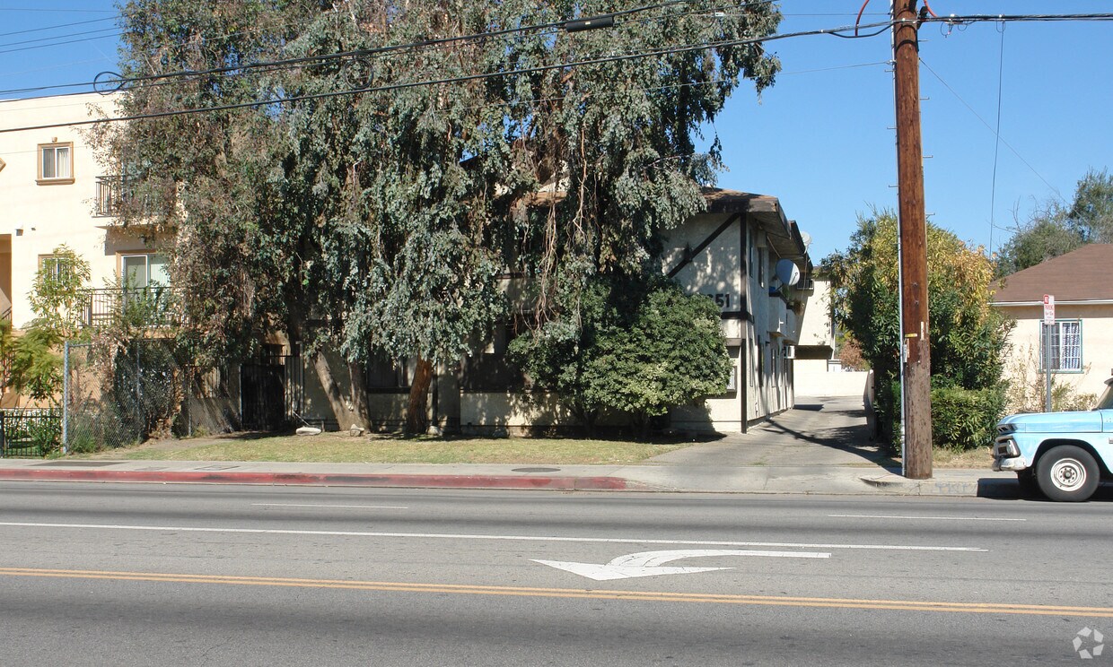 Primary Photo - 14651 Vanowen St