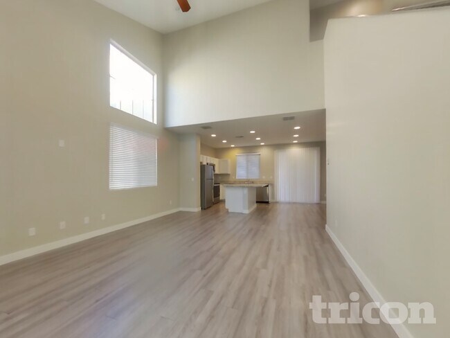 Building Photo - 2642 E Danbury Rd