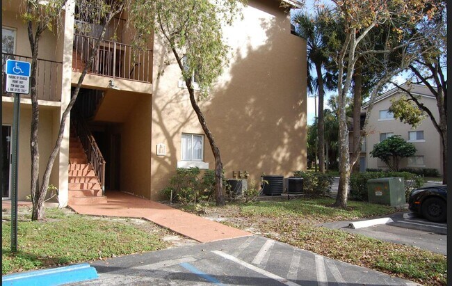 Foto del edificio - 1080 Benoist Farms Rd